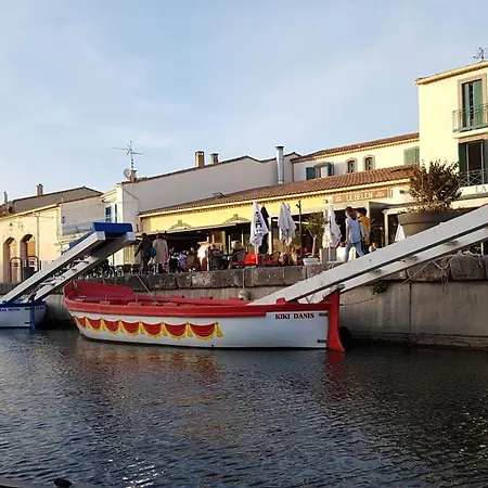 Le Colonel, Au Coeur Du Village En Rez-de-chaussee D'une Ancienne Maison * Marseillan (Herault)