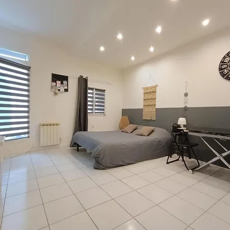 Appartement Le Colonel, Au Coeur Du Village En Rez-de-chaussee D'une Ancienne Maison