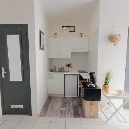 Appartement Le Colonel, Au Coeur Du Village En Rez-de-chaussee D'une Ancienne Maison *