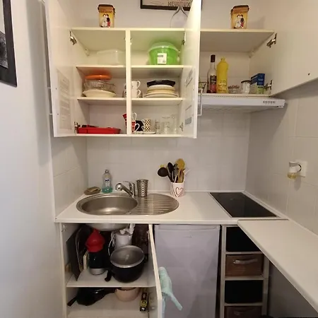 Le Colonel, Au Coeur Du Village En Rez-de-chaussee D'une Ancienne Maison Appartement