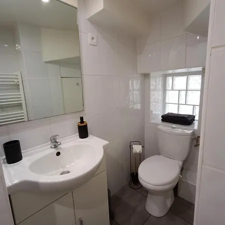 Apartament Le Colonel, Au Coeur Du Village En Rez-de-chaussee D'une Ancienne Maison