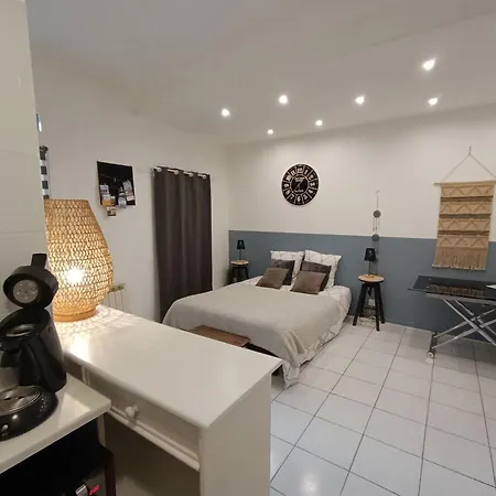Apartment Le Colonel, Au Coeur Du Village En Rez-de-chaussee D'une Ancienne Maison